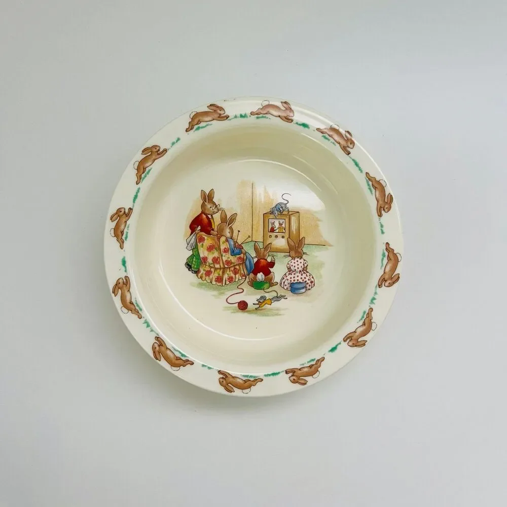 ROYAL DOULTON Bunnykins Rabbits Watching TV Children's Porridge Bowl